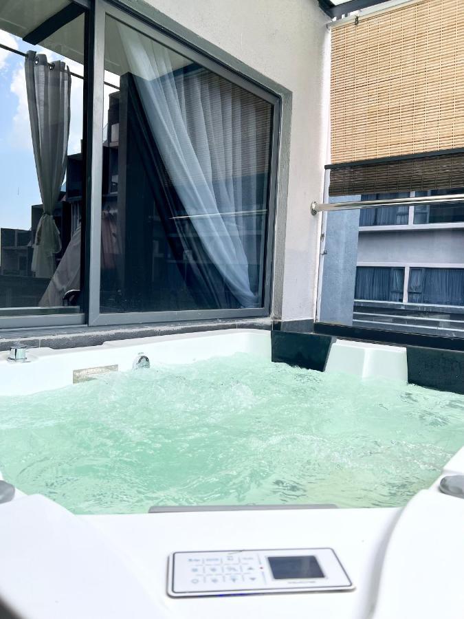 Imperio Residences Private Bathtub Or Jacuzzi By Nestcove Malacca 外观 照片